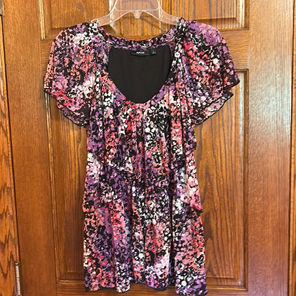 Flowered top,sizeL, tiered neckline